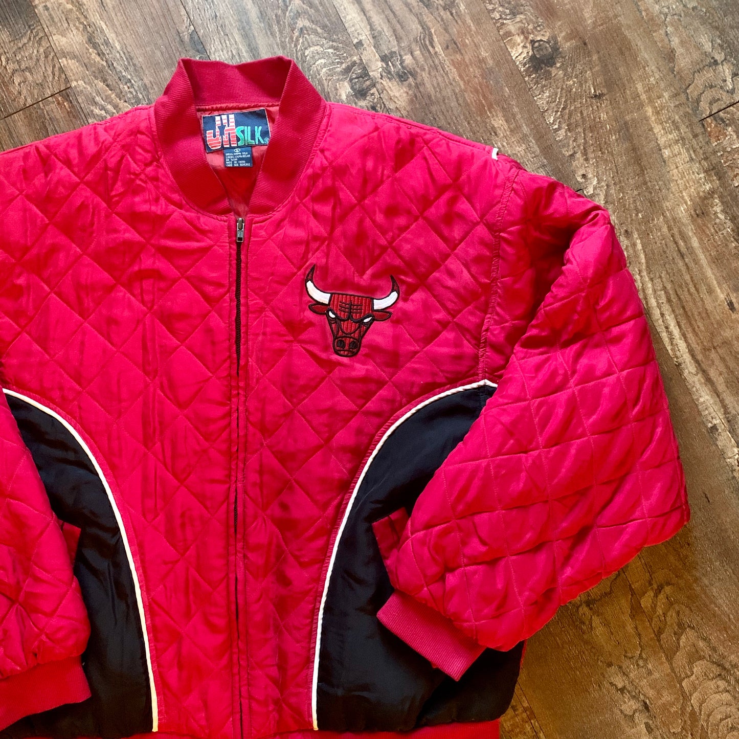 Chicago Bulls 90’s NBA Rare JH Silk Jacket