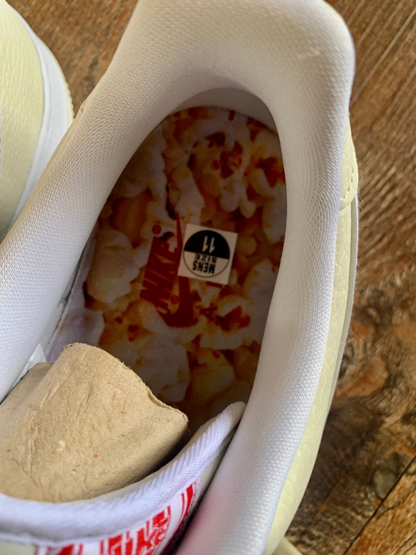 NIKE AIR FORCE 1 '07 PRM EMB *POPCORN*