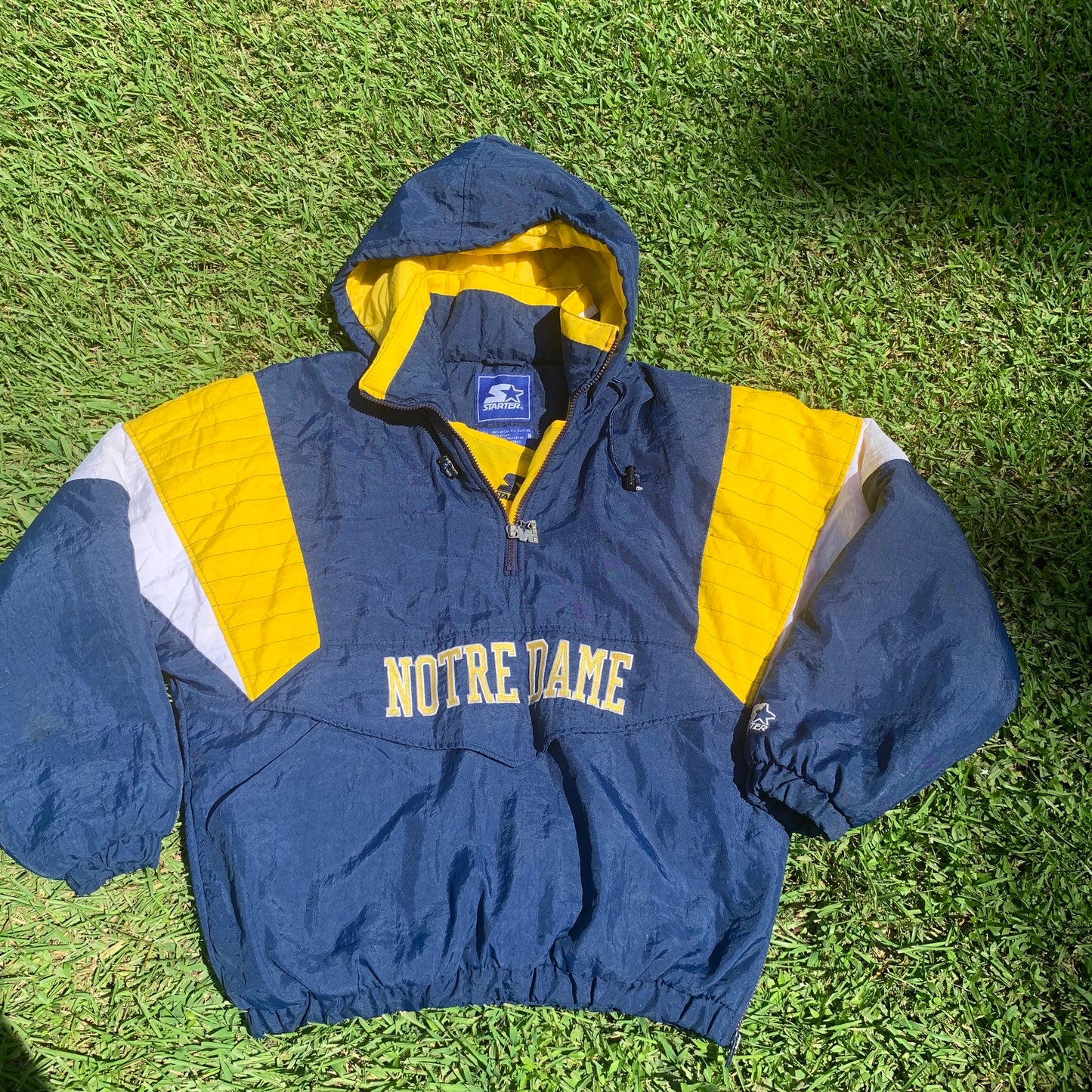 Vintage Retro 90s Notre Dame puffer starter jacket