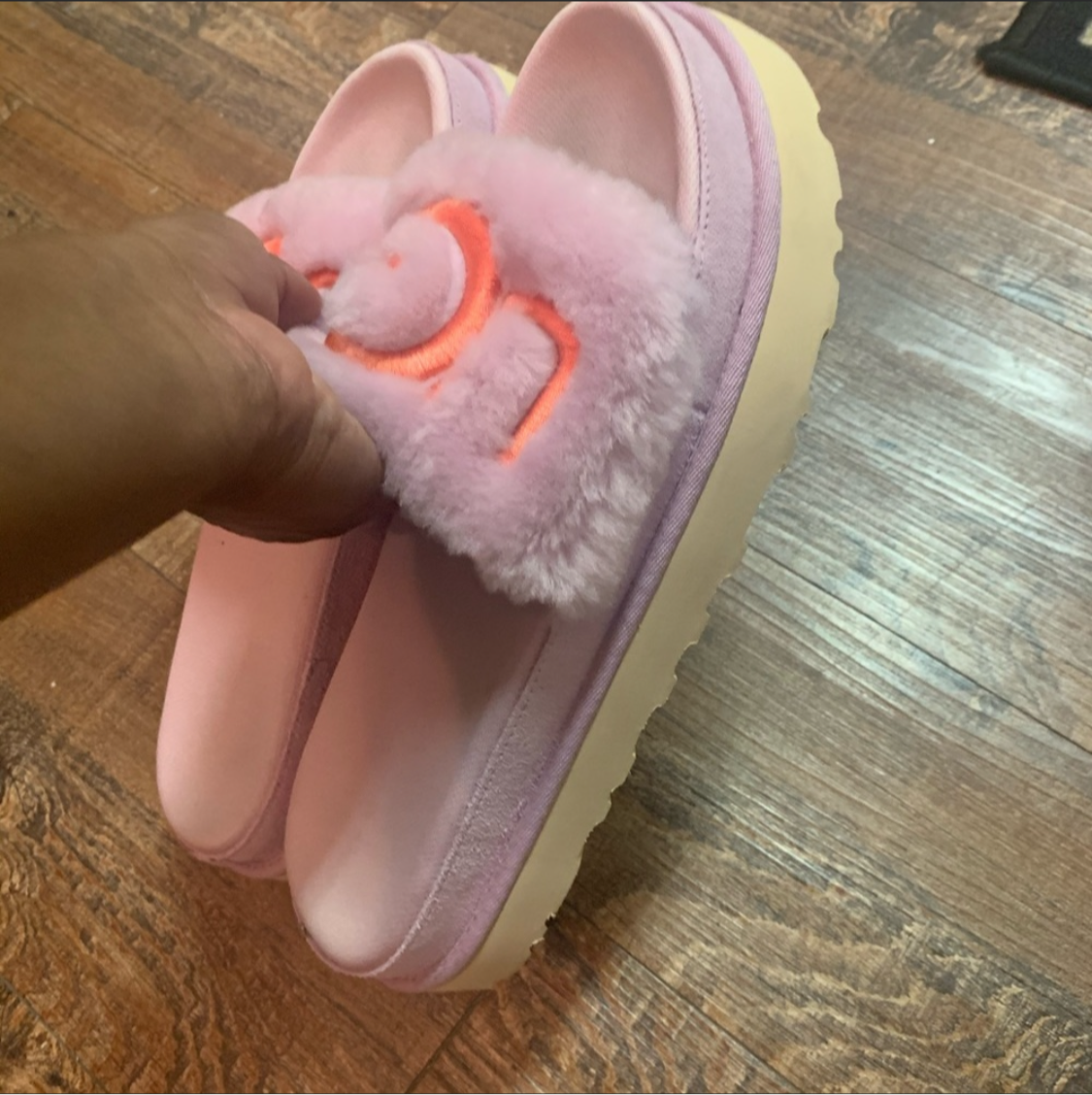 UGG Laton fluffy platform fur slides pink/purple