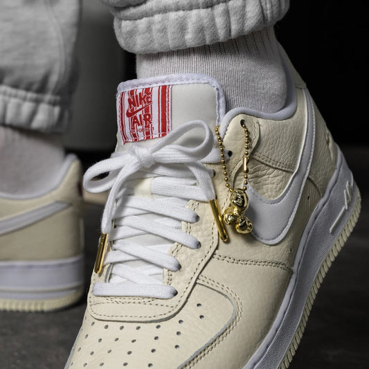 NIKE AIR FORCE 1 '07 PRM EMB *POPCORN*