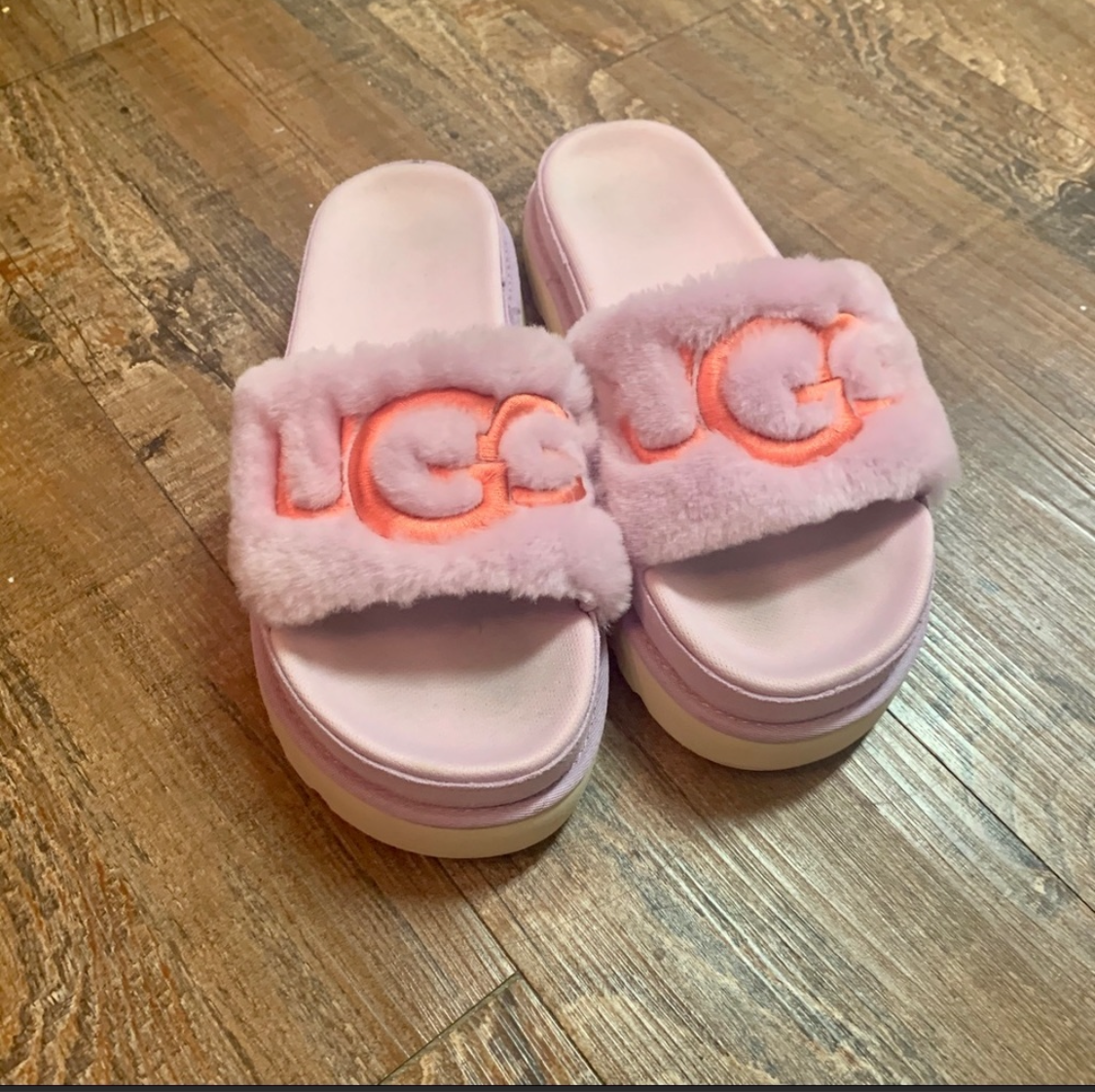 UGG Laton fluffy platform fur slides pink/purple